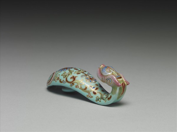 粉彩湖綠地萬壽花卉紋龍首帶鈎