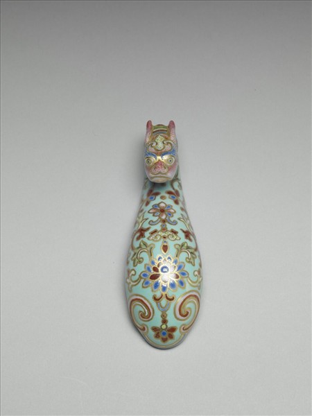 粉彩湖綠地萬壽花卉紋龍首帶鈎