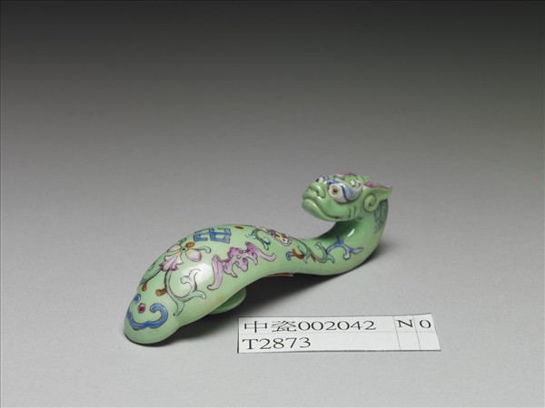 粉彩綠地萬福龍首帶鈎