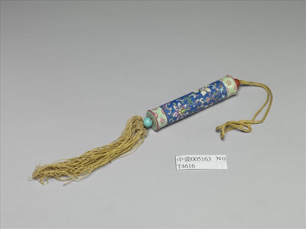 粉彩藍地纏枝花卉紋牙籤筒