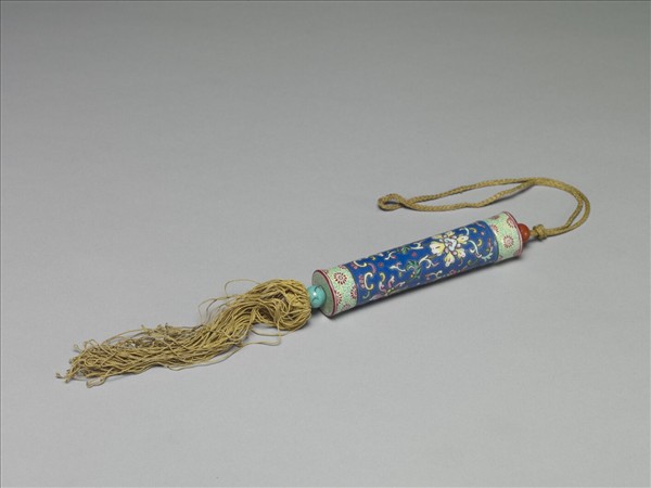 粉彩藍地纏枝花卉紋牙籤筒