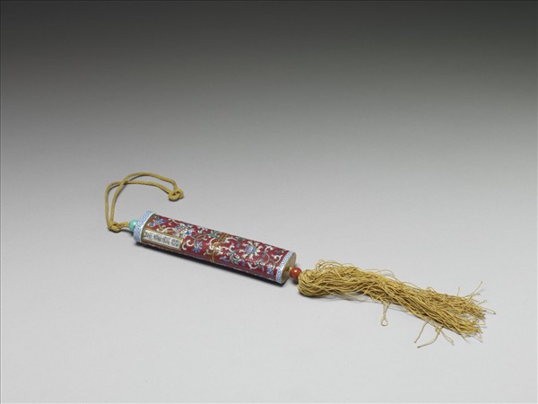 粉彩紅地纏枝花卉紋牙籤筒