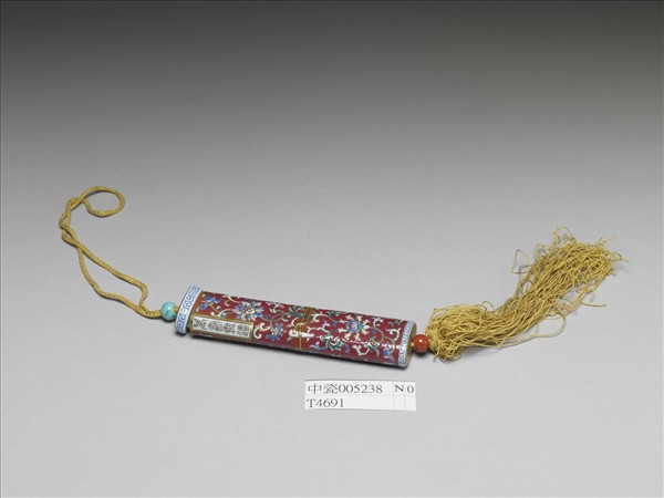 粉彩紅地纏枝花卉紋牙籤筒