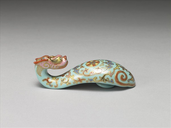 粉彩湖綠地福壽花卉紋龍首帶鈎