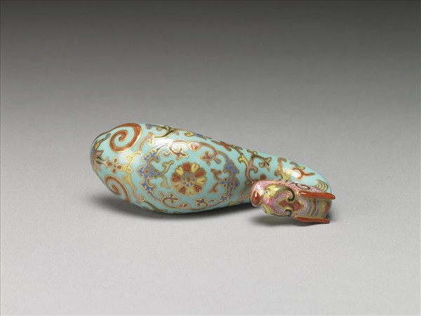 粉彩湖綠地福壽花卉紋龍首帶鈎