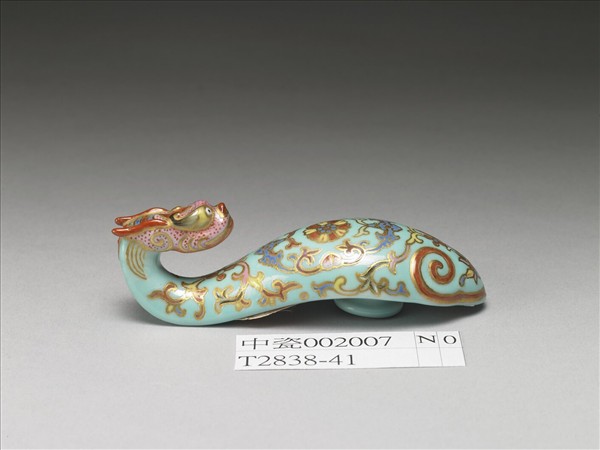 粉彩湖綠地福壽花卉紋龍首帶鈎