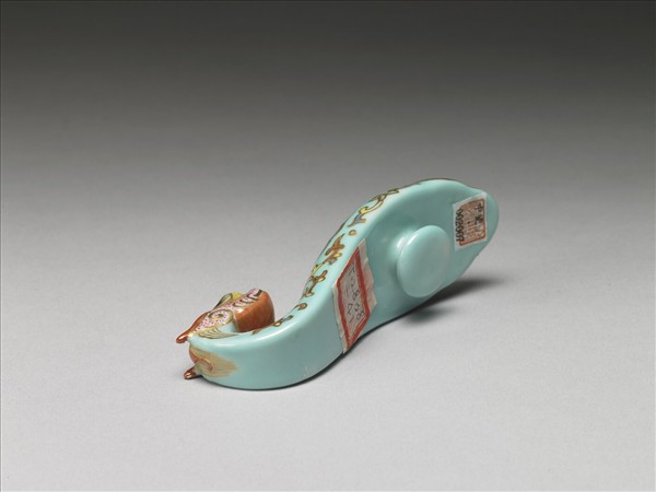 粉彩湖綠地福壽花卉紋龍首帶鈎