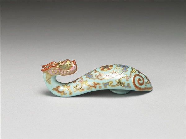 粉彩湖綠地福壽花卉紋龍首帶鈎