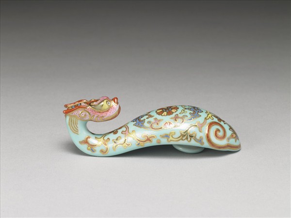 粉彩湖綠地福壽花卉紋龍首帶鈎