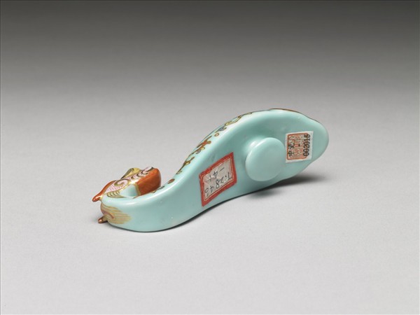 粉彩湖綠地福壽花卉紋龍首帶鈎