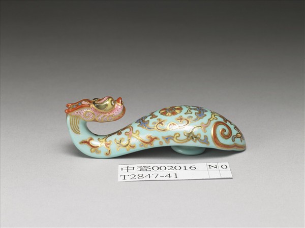粉彩湖綠地福壽花卉紋龍首帶鈎