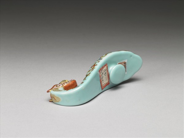 粉彩湖綠地福壽花卉紋龍首帶鈎