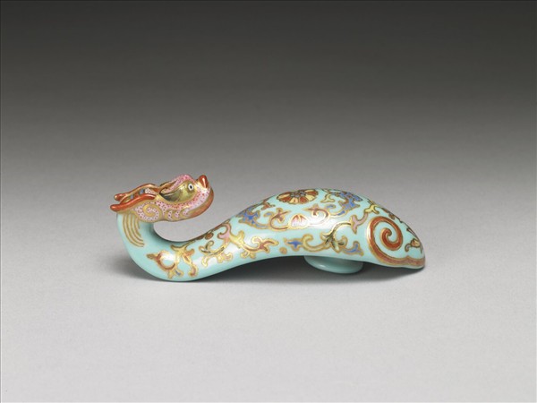 粉彩湖綠地福壽花卉紋龍首帶鈎