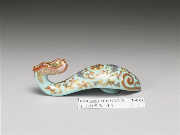 粉彩湖綠地福壽花卉紋龍首帶鈎