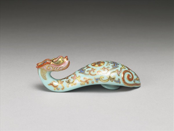 粉彩湖綠地福壽花卉紋龍首帶鈎