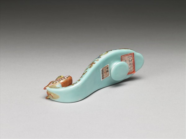 粉彩湖綠地福壽花卉紋龍首帶鈎