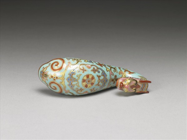 粉彩湖綠地福壽花卉紋龍首帶鈎