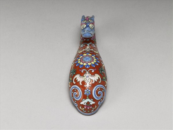 粉彩紅地福壽龍首帶鈎