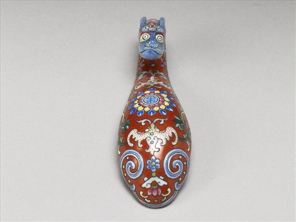 粉彩紅地福壽龍首帶鈎