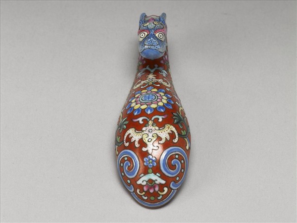 粉彩紅地福壽龍首帶鈎