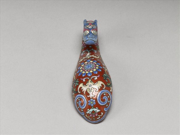 粉彩紅地福壽龍首帶鈎