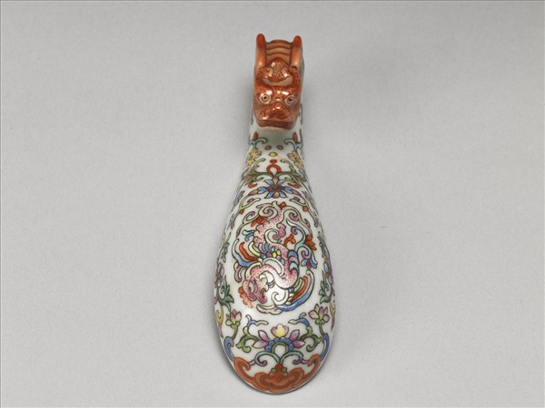 粉彩白地鳳紋龍首帶鈎