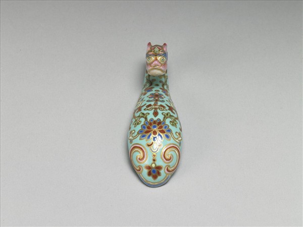 粉彩湖綠地萬壽花卉紋龍首帶鈎