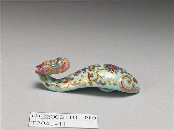 粉彩湖綠地萬壽花卉紋龍首帶鈎