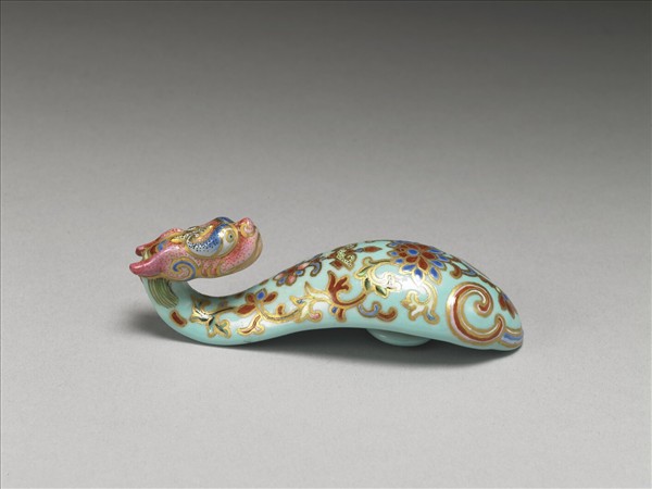 粉彩湖綠地萬壽花卉紋龍首帶鈎