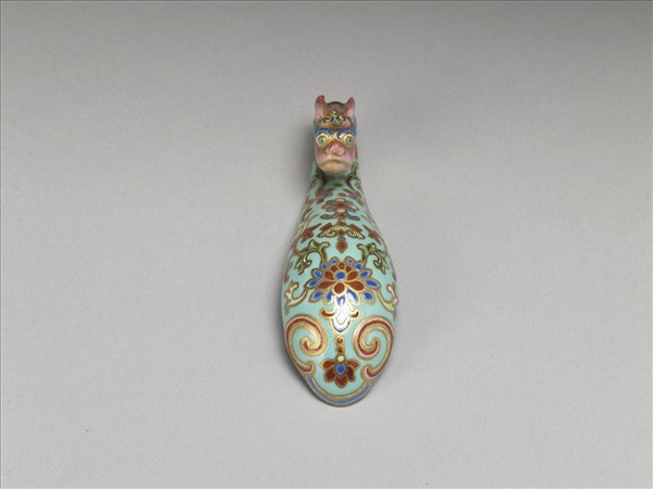 粉彩湖綠地萬壽花卉紋龍首帶鈎