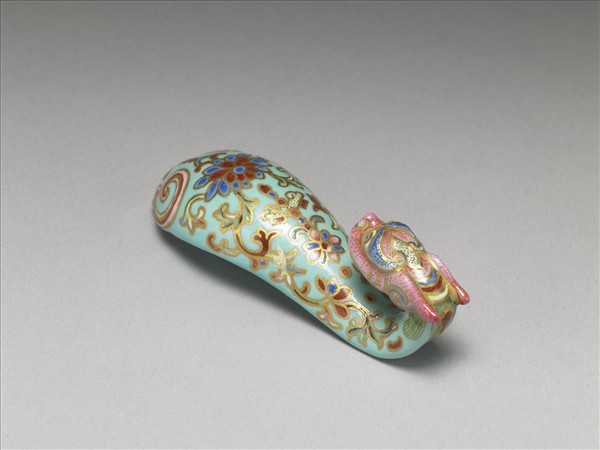 粉彩湖綠地萬壽花卉紋龍首帶鈎