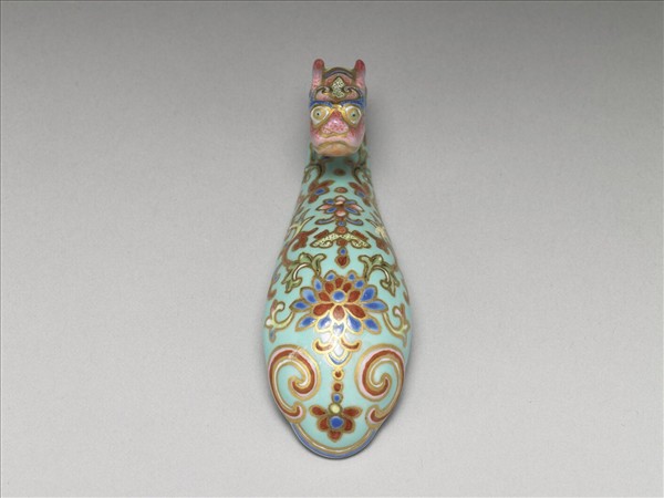 粉彩湖綠地萬壽花卉紋龍首帶鈎