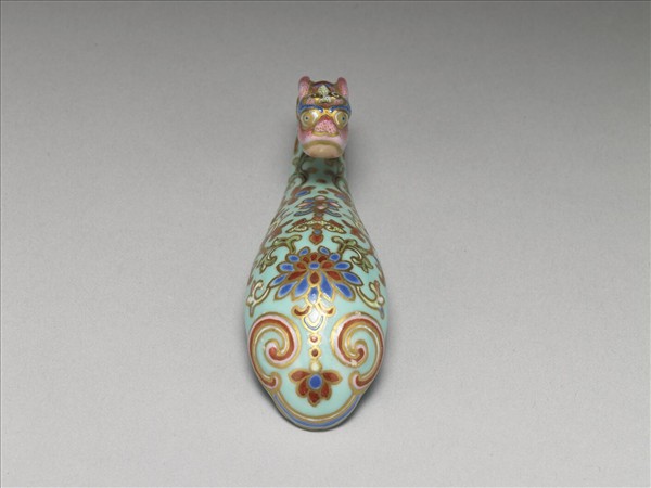 粉彩湖綠地萬壽花卉紋龍首帶鈎