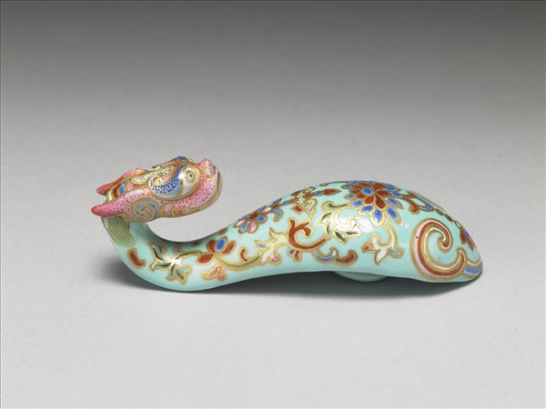 粉彩湖綠地萬壽花卉紋龍首帶鈎