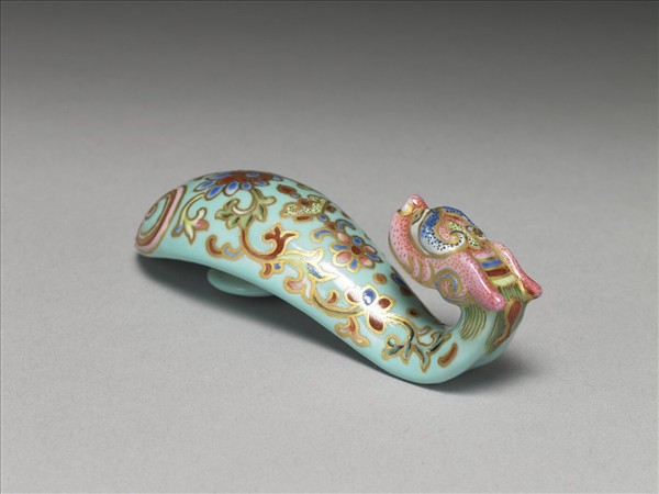 粉彩湖綠地萬壽花卉紋龍首帶鈎