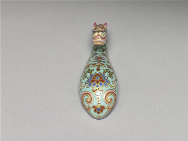 粉彩湖綠地萬壽花卉紋龍首帶鈎