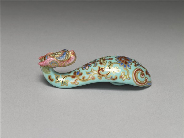 粉彩湖綠地萬壽花卉紋龍首帶鈎