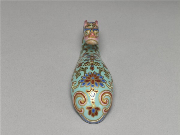 粉彩湖綠地萬壽花卉紋龍首帶鈎