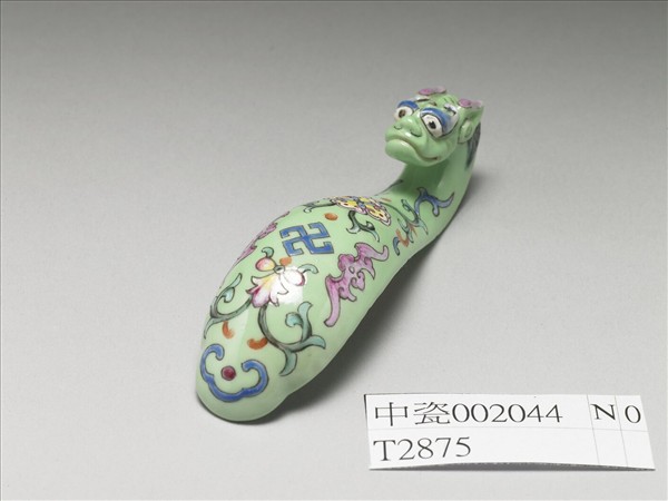 粉彩綠地萬福龍首帶鈎