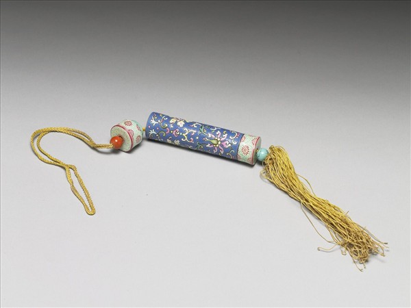 粉彩藍地纏枝花卉紋牙籤筒