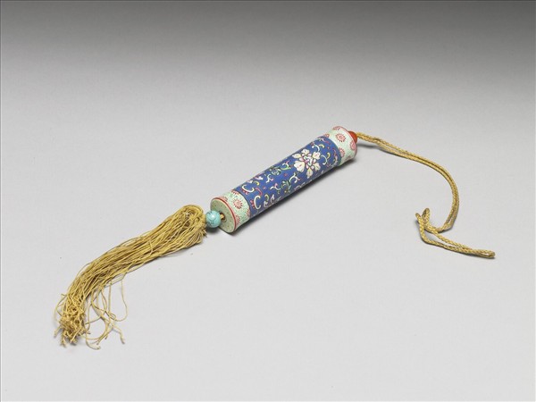 粉彩藍地纏枝花卉紋牙籤筒