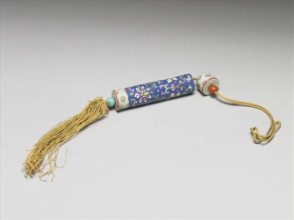 粉彩藍地纏枝花卉紋牙籤筒