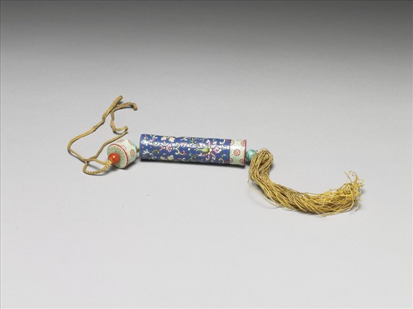 粉彩藍地纏枝花卉紋牙籤筒