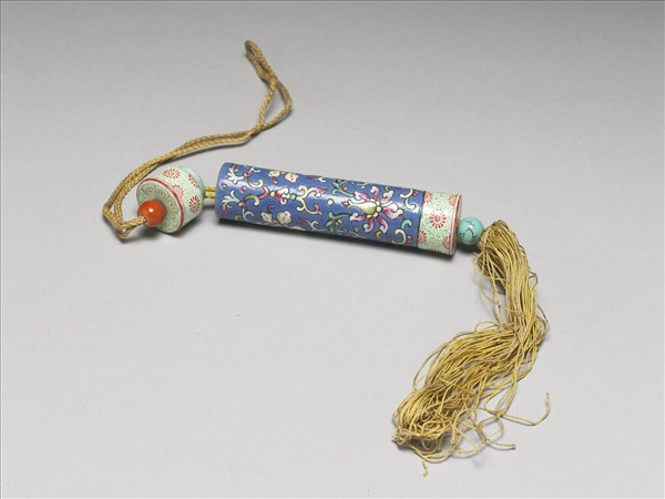 粉彩藍地纏枝花卉紋牙籤筒