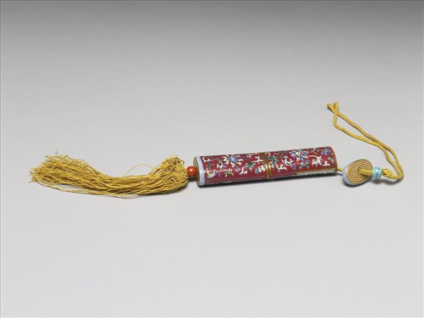 粉彩紅地纏枝花卉紋牙籤筒