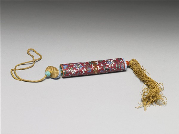 粉彩紅地纏枝花卉紋牙籤筒