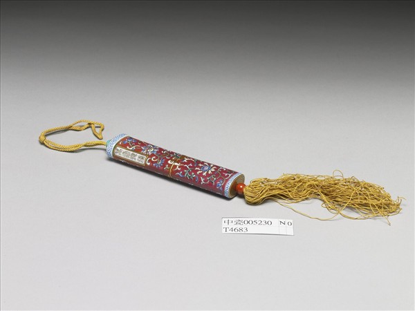 粉彩紅地纏枝花卉紋牙籤筒