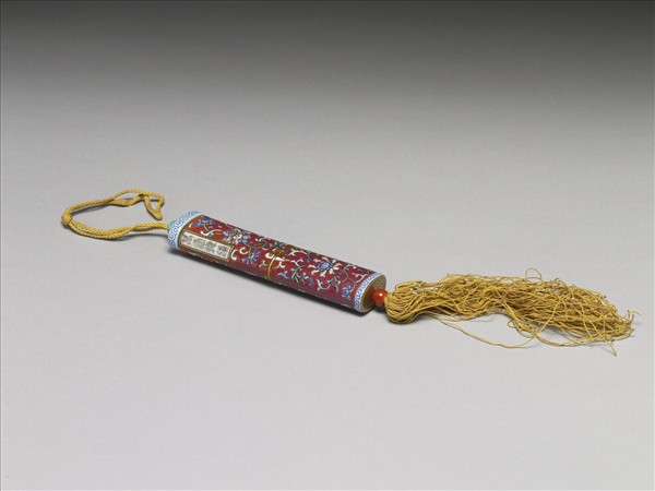 粉彩紅地纏枝花卉紋牙籤筒