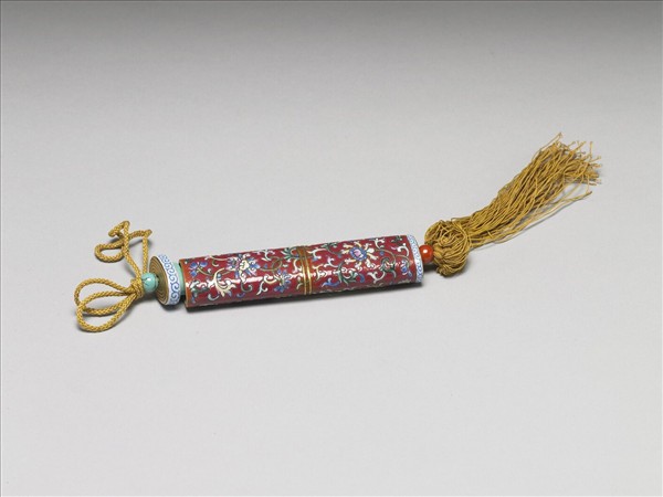 粉彩紅地纏枝花卉紋牙籤筒