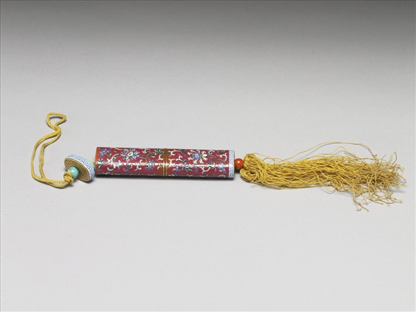 粉彩紅地纏枝花卉紋牙籤筒